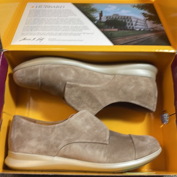 Cream Suede Loafers with Rounded Toe and Versatile Design - Picture 8 of 9